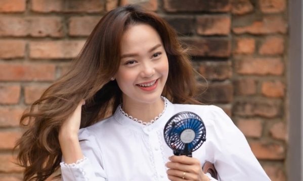 Minh Hằng không thể nhịn cười khi đóng hài