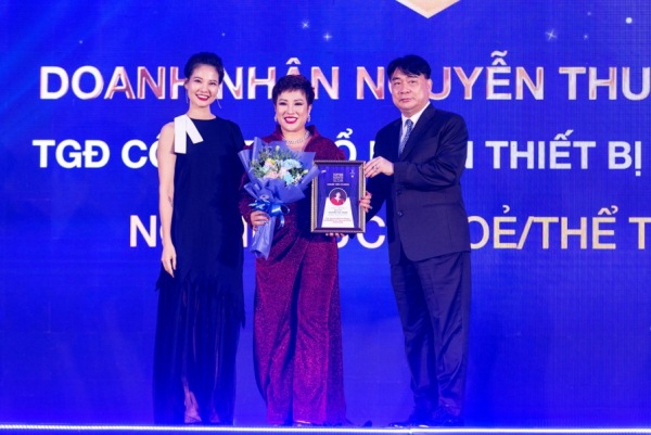 Doanh nhân Nguyễn Thu Trang được vinh danh Top 100 Phong Cách Doanh Nhân 2021-2022