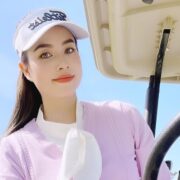Những kiểu biến tấu mái tóc của Phạm Hương khi ra sân golf