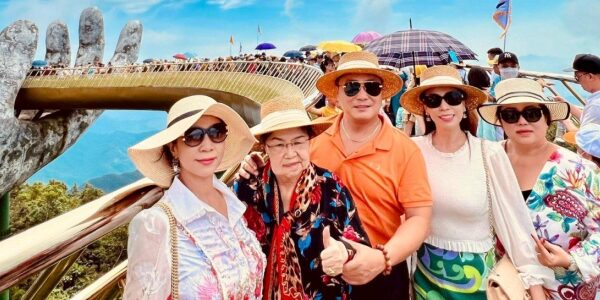 Lý Hùng, Lý Hương đưa mẹ đi chơi Hội An, Đà Nẵng