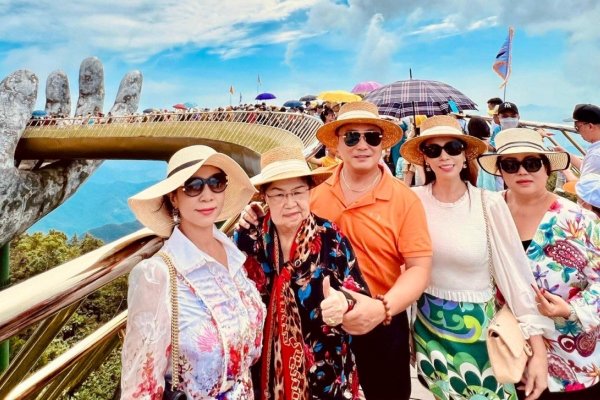 Lý Hùng, Lý Hương đưa mẹ đi chơi Hội An, Đà Nẵng
