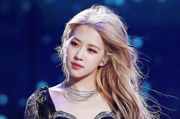 Tóc màu trà sữa thành hot trend hè 2023