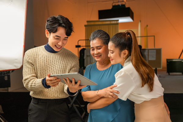 Dấu ấn từ những “cái chạm” trong MV mới của Trúc Nhân