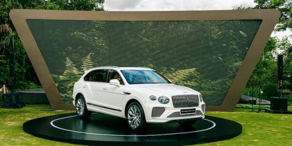 Bentley Bentayga EWB Azure ra mắt tại Việt Nam, giá gần 21 tỷ đồng