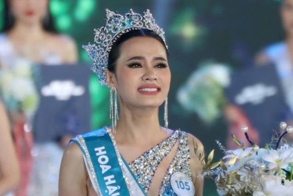 Hoa hậu đặc biệt nhất Việt Nam: Trả lại vương miện gần 4 tỷ đồng ngay sau phút đăng quang