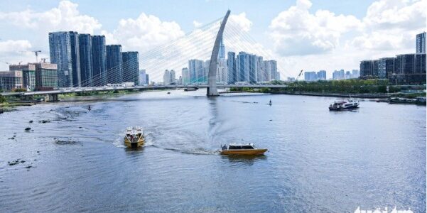 Trải nghiệm buýt đường sông ngắm trọn TP.HCM