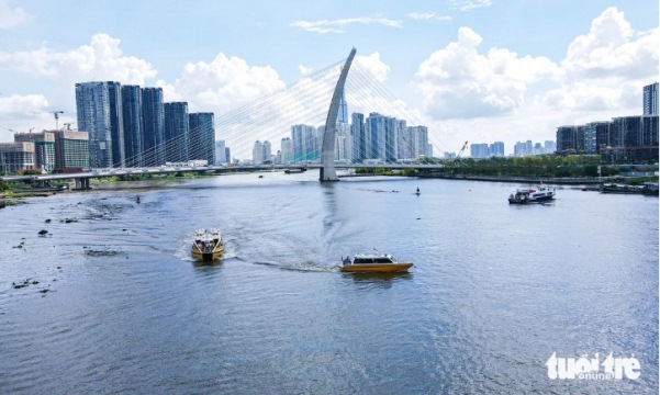 Trải nghiệm buýt đường sông ngắm trọn TP.HCM