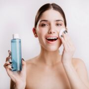 Ba thói quen trước khi đi ngủ khiến bạn vừa già vừa xấu