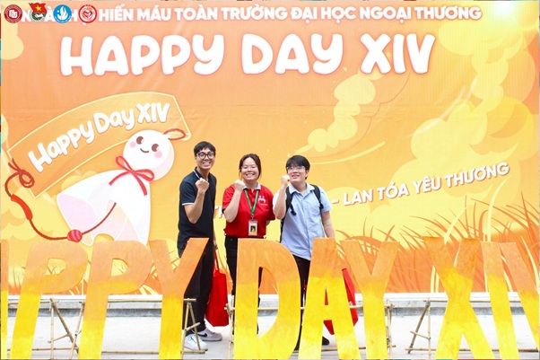 Sắc cam tại Happy Day XIV- Ngày hội hiến máu Đại học Ngoại thương
