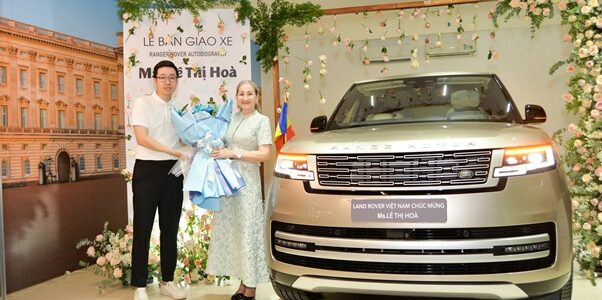 Mẹ Lý Nhã Kỳ tặng con gái siêu xe Land Rover 15 tỷ đồng