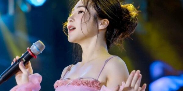 Hương Tràm là minh chứng cho giọng hát đẹp bất chấp thời gian