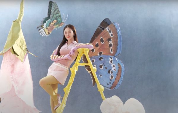 Hương Tràm tự sáng tác nhạc, vài ngàn người nghe trên YouTube, có áp lực không?