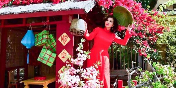 Hoa hậu Kim Hồng mong bình an đến với mọi người trong năm mới
