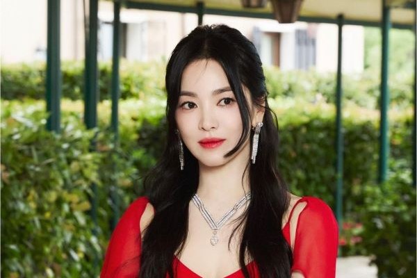 Song Hye Kyo: Mỹ nhân vạn người mê nhưng ‘không ôm nổi trái tim một người’
