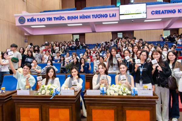 Các hoa á hậu, nghệ sĩ chia sẻ hành trình theo đuổi đam mê với sinh viên